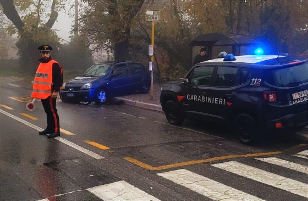 Copertina per Incidente tra Santa Croce e Aurisina, auto contro albero: ferita 40enne